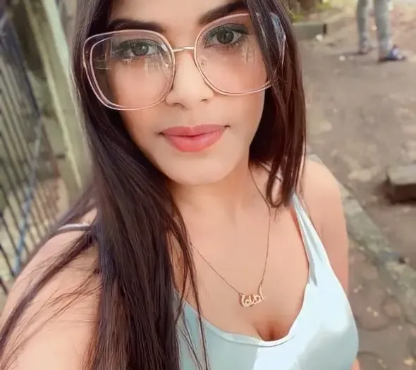 Kavya Pillai portrait 1