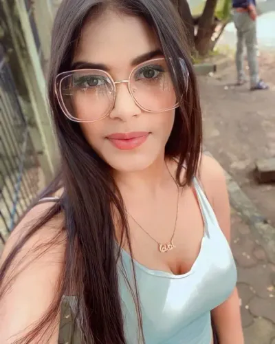 Kavya Pillai, verified companion in Sector 62